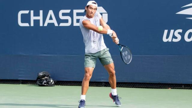 蜂鸟电竞平台首页-布云朝克特大满贯正赛首秀：给鲁德交学费