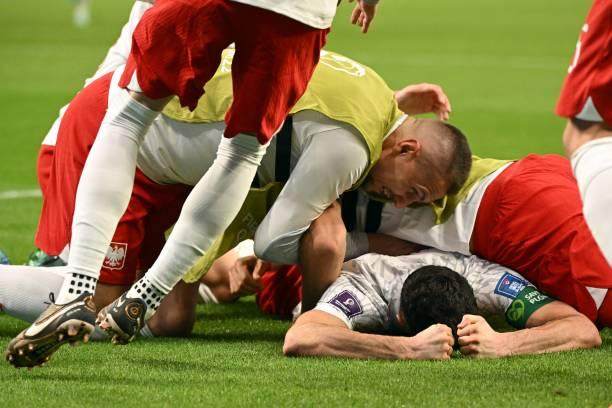 蜂鸟电竞品牌入口-职业生涯最珍贵一球！莱万世界杯破荒留下热泪