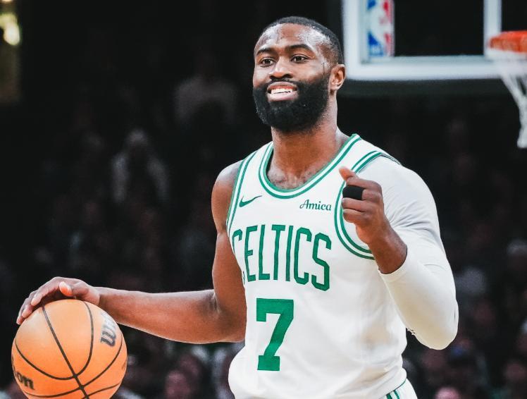 蜂鸟电竞品牌入口-布朗30+10+5落选秀5记三分，西亚卡姆空砍32分，绿军复仇步行者