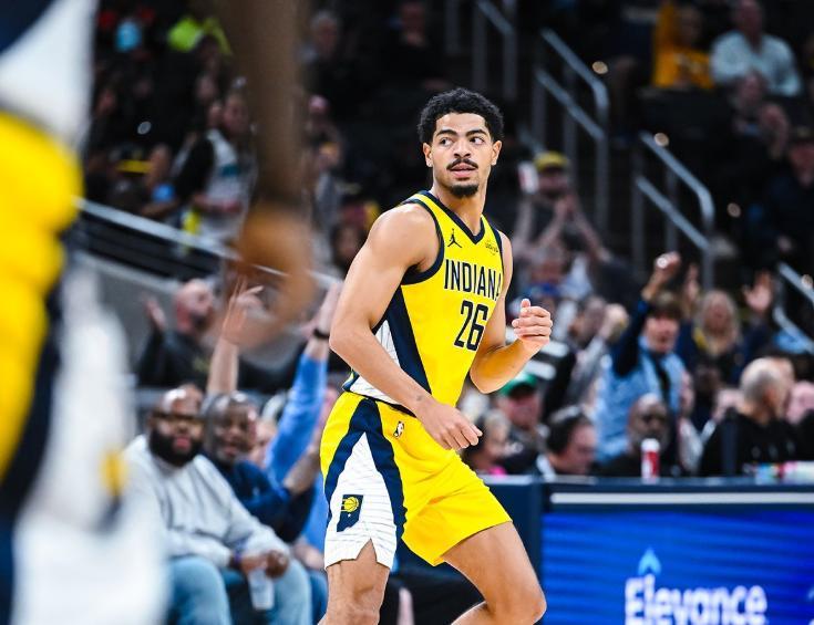 蜂鸟电竞品牌入口-布朗30+10+5落选秀5记三分，西亚卡姆空砍32分，绿军复仇步行者