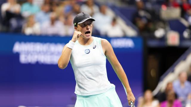 1662696018120065566.jpg 蜂鸟电竞比分平台-斯瓦泰克诠释何为No.1 心魔让萨巴伦卡再“卡四”