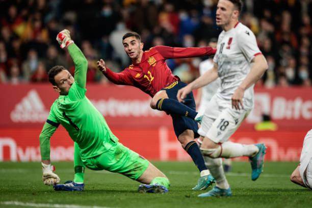 蜂鸟电竞品牌入口-西班牙刮起青春风暴，恩里克改造初见成效