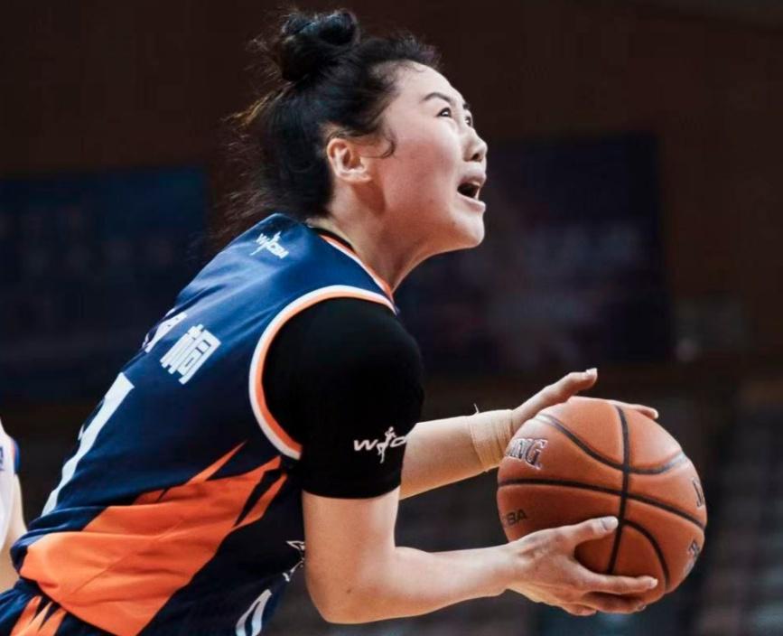 蜂鸟电竞官方网站-轰37分6助攻！中国女篮31岁王牌后卫满血复活：宫鲁鸣该带上她？
