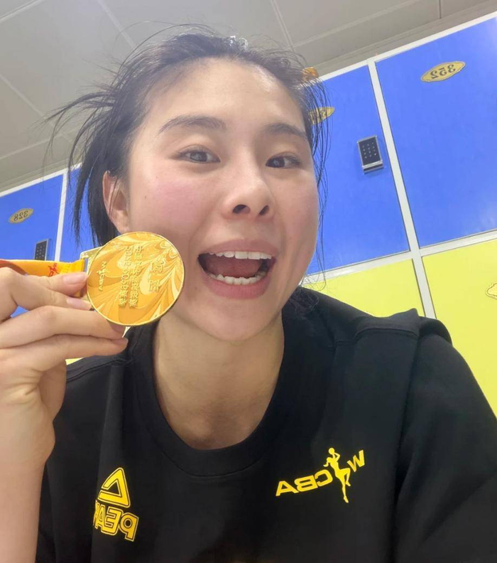 蜂鸟电竞官方网站-四川女篮单外援，为何能击败三外援的山西队？WCBA夺冠奖金多少|山西女篮|四川队|王思雨|WCBA总决赛|球员_新浪体育_新浪新闻