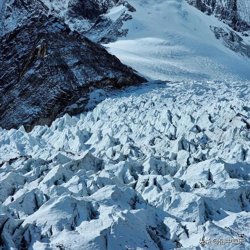 揪心！冻死在4600米雪山的重庆32岁女子，生前本有4次活命的机会